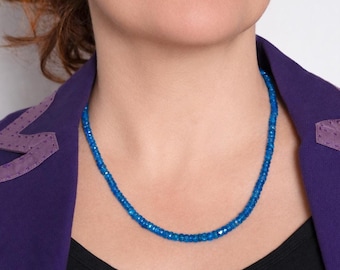 Neonkleurige apatiet ketting van topkwaliteit met 925 zilveren sluiting.