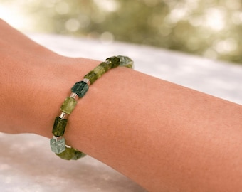 Esclusivo bracciale in tormalina verde con inserti in argento 925, pezzo unico.