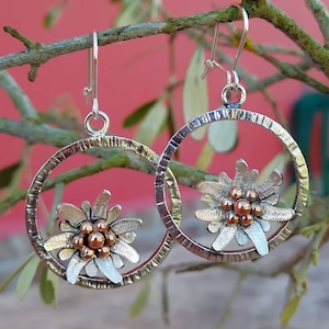 Edelweiss earrings with round frame