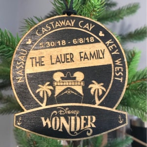 Adorno navideño, inspirado en el crucero de Disney, personalizado, de madera, grabado, pequeño regalo para familiares y amigos, adorno navideño personalizado