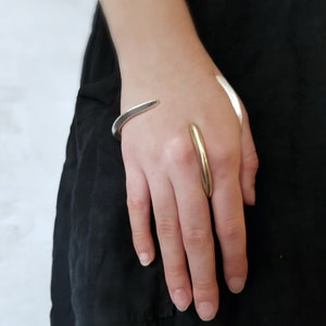 Statement Ring, Palm Hand Cuff, Alternative Ring, Fashion Gold Ring, Concept Fashion, Gothic Ring, Avant Garde Fashion, Extravagant