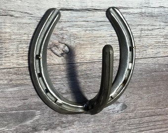 Single Used Horseshoe Hook - Rustic Wall Decor - Horse Shoe Art - Wall Art - Wedding Gifts - Farmhouse Decor - Horseshoe Hooks - Tack Hook