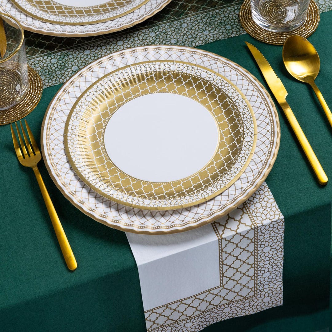 10 Gold & White Porcelain-effect Paper Plates, Gold Party Tableware ...