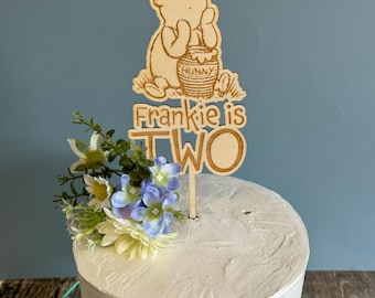 Adorno para tarta de Winnie the Pooh personalizado, para fiesta de cumpleaños infantil, de madera, personalizable