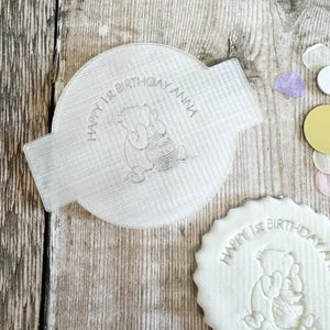 Personlig Nalle Puh-prägel, muffinsstämpel, kakstämpel, 1-årsdagsprägel, babyshower-prägel VILKA ORD SOM HELST bild 3