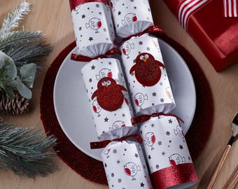 Racing Robin Christmas Crackers, White and Red Festive Paper Tableware, 32cm Crackers for Christmas Dinner & Family Parties, Set of 6