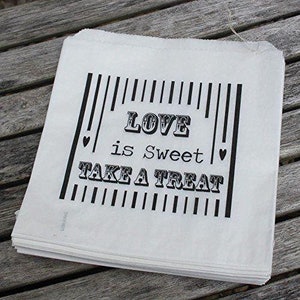 90 White Love Is Sweet Bags, Sacchetti di carta per bomboniere, Sacchetti per dolci, Angolo dolce, Bar di caramelle, Sacchetti artigianali bianchi, Sacchetti di carta bianchi