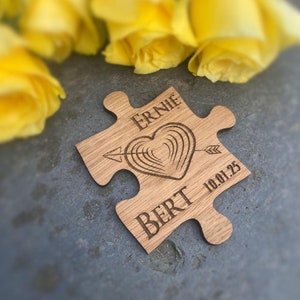 Rompecabezas de madera personalizado con nombre y fechas, recuerdo de compromiso, 5.º aniversario, pieza romántica de madera en bolsa.