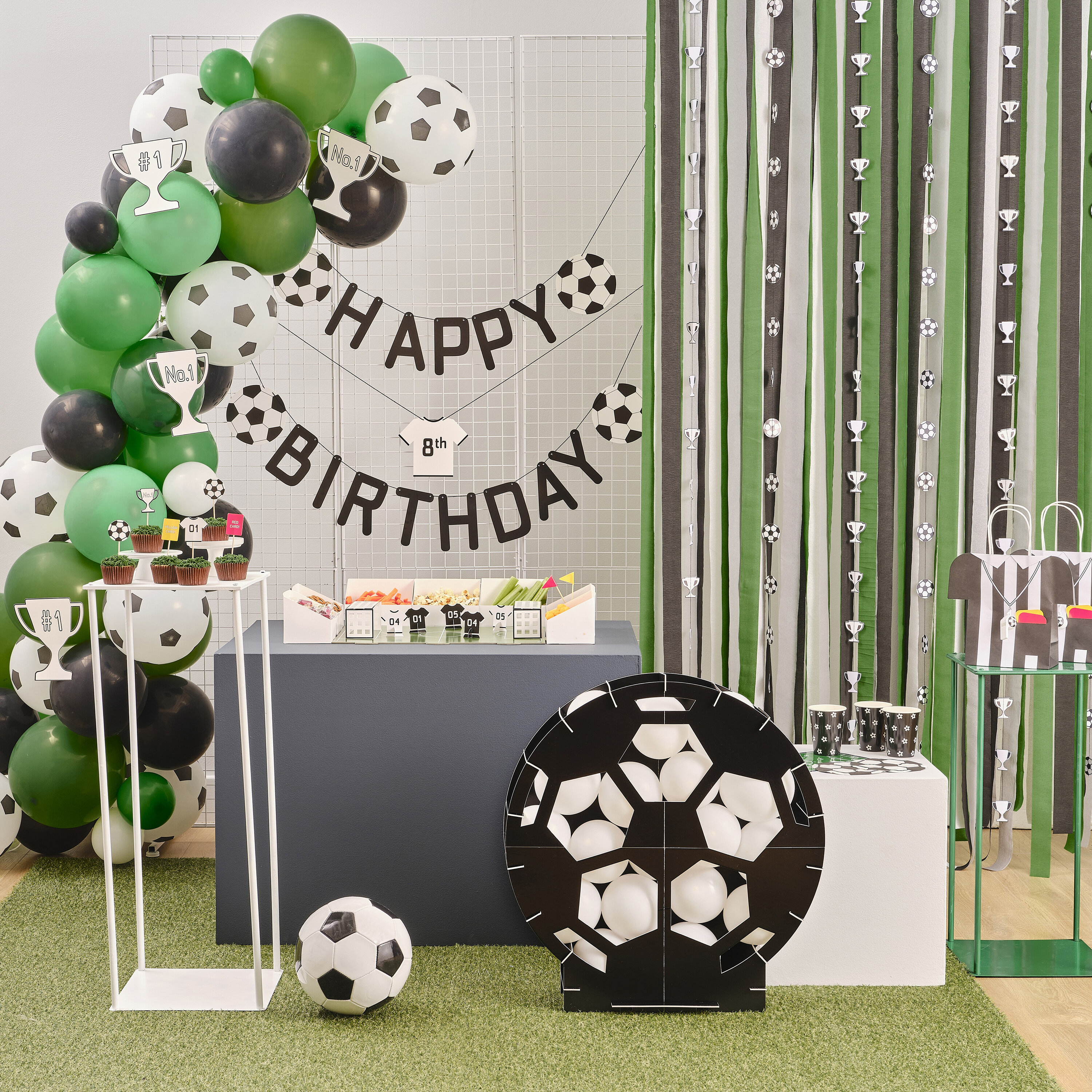 Heboland Set Decorazioni Festa Calcio, Stoviglie per Feste Calcio 127pcs  Kit Festa Compleanno Tema Calcio - Piatti,Tovaglioli,Cannucce,  Tazze,Tovaglie e Banner Decorare Forniture per Feste di Calcio : :  Casa e cucina