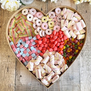 Kartonnen voedseldisplay met hartontwerp – feestschaal voor verjaardagssnacks - bruiloften babyborrels Verjaardagsfeestje Zoet snoep