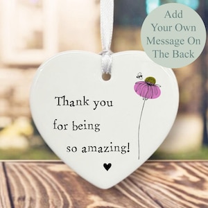 Personalisiertes Porzellanherz mit Blume, danke, erstaunliches Geschenk, kundenspezifisches hängendes Herzandenken, keramische Herzverzierung, Porzellangeschenk