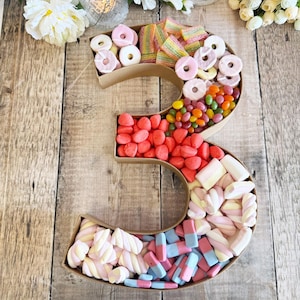 Papptablett - Zahl 3, 3., 13., 30. Geburtstag, Party-Aufsteller für Snacks, Desserts, Süßigkeiten, Weidentisch- & Event-Dekor