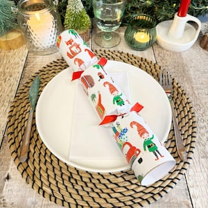 6 Novelty Elf Christmas Crackers, Childrens Christmas Crackers, Festive Dinner Party Fun, Christmas Cracker Game