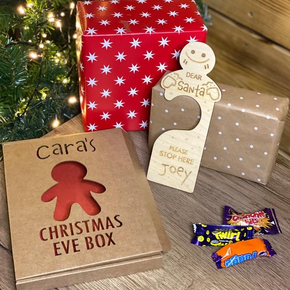 Coffret cadeau de réveillon de Noël personnalisé avec cintre de porte en  bois pour garçon en