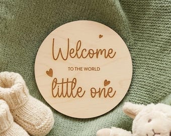 Welcome to the World Wooden Baby Announcement Disc Keepsake for Newborn Photos Nursery Decor New Baby Gift Brown Wood 10 cm