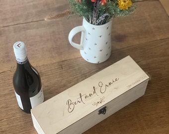 Caixa de vinho personalizada para presente, lembrança gravada para o casal, presente de noivado com tema botânico, suporte de vinho de madeira, presente de casamento com nome e data.