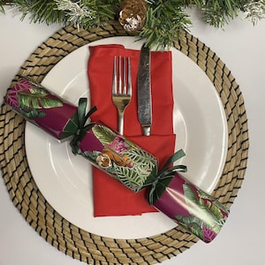 6 Luxury Jungle Animal Crackers, Festive Green Table Decoration, Party Table Decorations, Novelty Table Crackers, Dinner Party