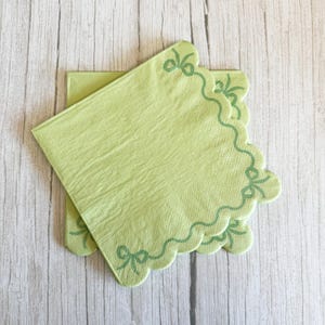 12 tovaglioli di carta verdi smerlati, tovaglioli verdi usa e getta per tutte le celebrazioni, compleanni, matrimoni, baby shower, tovaglioli per feste con bordo arricciato.