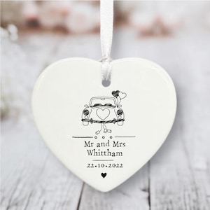 Cadeau de mariage personnalisé en porcelaine, coeur à suspendre personnalisé, noms, dates, ornement coeur en céramique, recto-verso