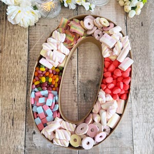 Zahl 0 Geburtstags-Party-Tablett aus Pappe für Snacks, Desserts, Süßigkeiten, Weidentisch- & Event-Dekor