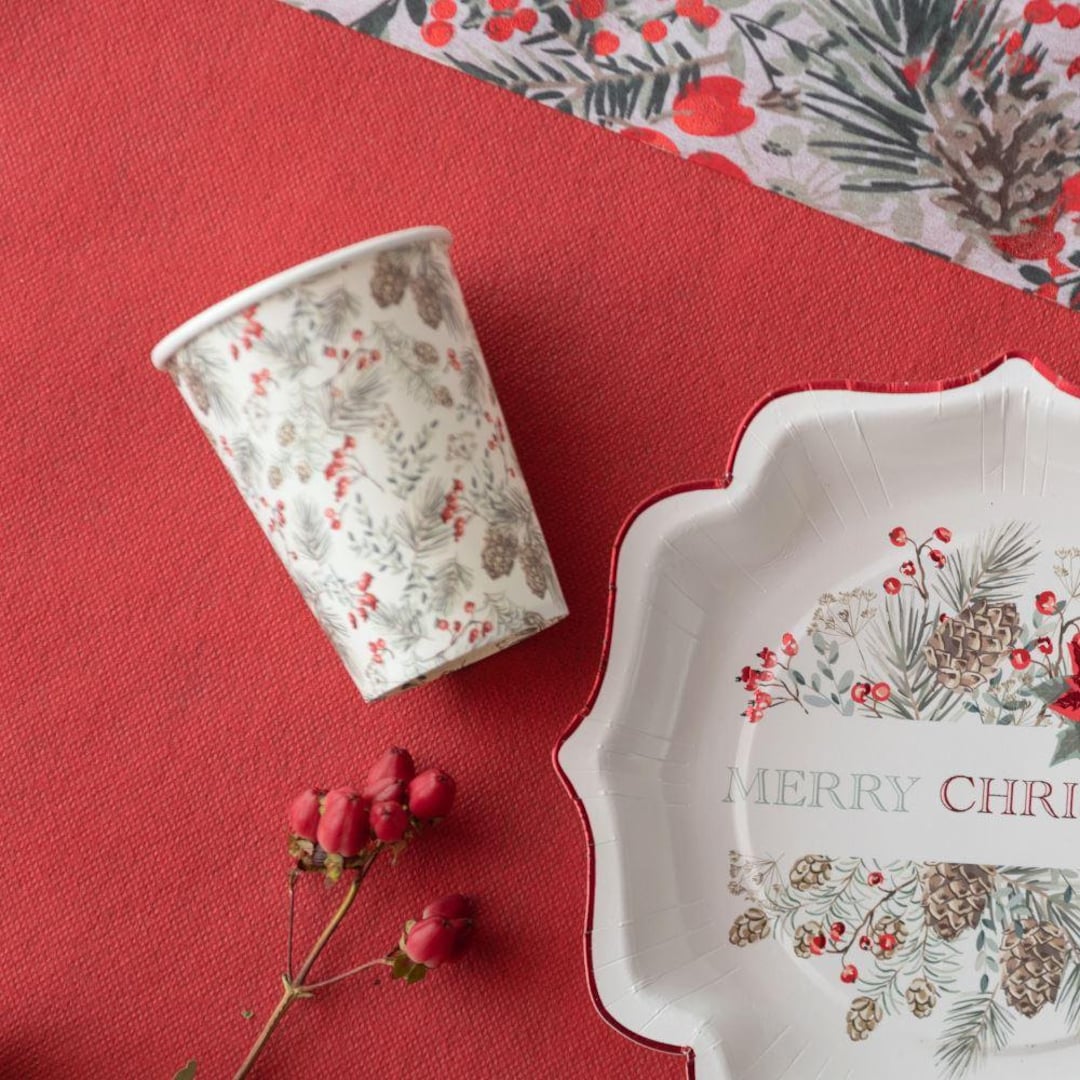 10 Red Berry Poinsettia Christmas Party Cups, Festive Party Cups ...