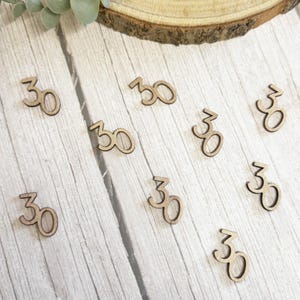 Eleganti coriandoli in legno per il 30° compleanno, decorazione da tavolo, decorazioni per feste, celebrazione di un traguardo importante, festa di compleanno rustica - Set da 12 pezzi