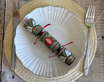 8 Small Green Christmas Table Crackers, Festive Traditional Table Decoration, Party Table Decorations, Novelty Table Crackers, Dinner Party