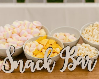 Hochzeit Snack Bar Stehtischschild, Holztischdekoration, weißes Candy Tischfreistehendes Schild, Hochzeitsdekoration (Stil 2)