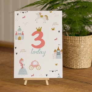 Panneau de table du 3e anniversaire de la petite princesse, panneau d’anniversaire de la princesse des filles, chevalet de cartes de 3 aujourd’hui, panneau de décoration d’anniversaire, fête de princesse