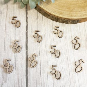 Elegante houten confetti 50e verjaardag, tafeldecoratie, feestdecor, mijlpaalviering, rustiek verjaardagsfeestje - set van 12 stuks