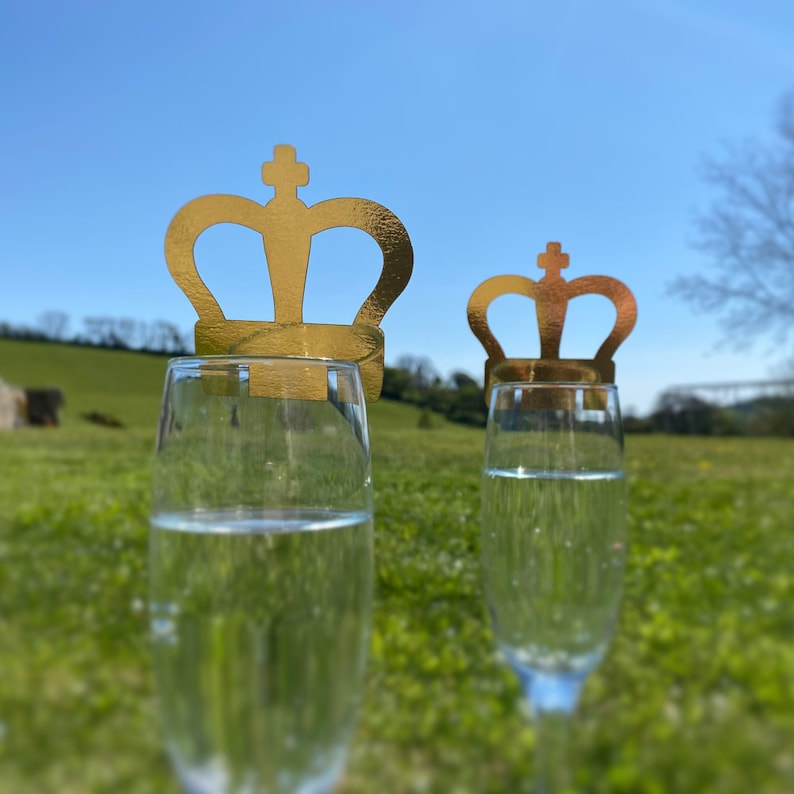 Kings Coronation Partyware and Decorations, Street Party Union Jack Bunting Plates Napkins Cups Table Confetti, British Partyware Gold Drinks Toppers