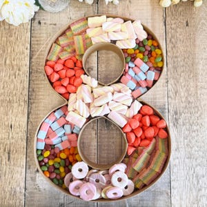 Zahl 8, 8., 18., oder 80. Geburtstag Party Display Servierplatte aus Pappe für Snacks, Desserts, Süßigkeiten, Weiden Tisch & Event Dekor