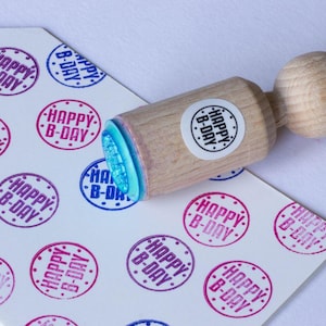 Mini 'Happy B Day'-stempel – kleine ambachtelijke verjaardagsstempel voor kaarten, tags, cadeauverpakking en doe-het-zelfprojecten