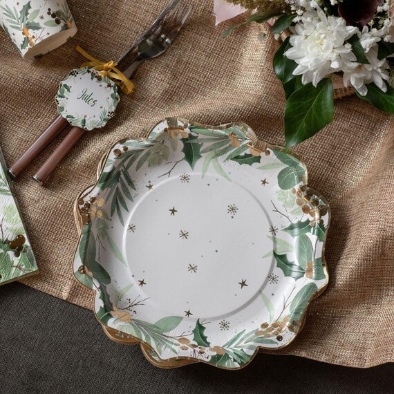 Christmas paper plates and napkins 2025