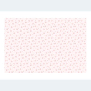 Könnte beinhalten: Ein hellrosa Hintergrund ist mit einem sich wiederholenden Muster aus kleinen rosa Pfotenabdrücken und winzigen goldenen Punkten bedeckt. Die Pfotenabdrücke sind gleichmäßig verteilt und erzeugen ein verspieltes und skurriles Design.