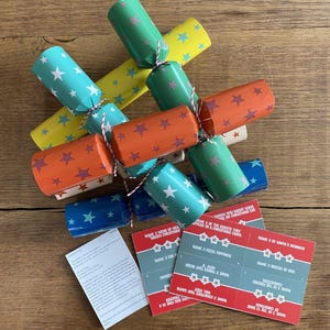 6 Santa Novelty Christmas Crackers, Party Table Decorations, Novelty Quiz Game Christmas Crackers, Festive Table Crackers, Dinner Party
