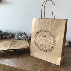 10 sacs de fête de Noël joyeux, sacs-cadeaux de Noël brun Kraft avec poignées, sacs-cadeaux festifs, emballages cadeaux, sacs de Noël