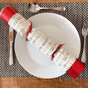 8 Musical Notes Christmas Crackers, Party Table Decorations, Novelty Christmas Crackers, Festive Dinner Party Fun