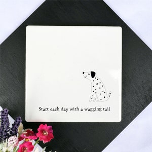 Untersetzer aus Porzellan, Hund mit wedelndem Schwanz, Porzellan Geschenk, Tier Andenken, Geschenk für Sie, Hochzeitsgeschenk