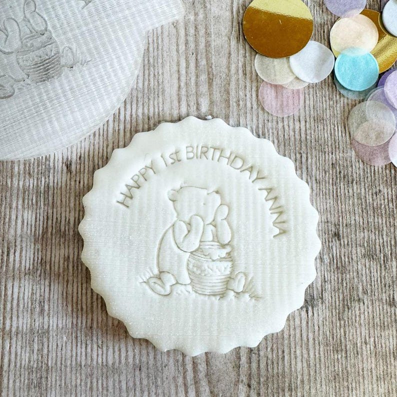 Personlig Nalle Puh-prägel, muffinsstämpel, kakstämpel, 1-årsdagsprägel, babyshower-prägel VILKA ORD SOM HELST bild 4
