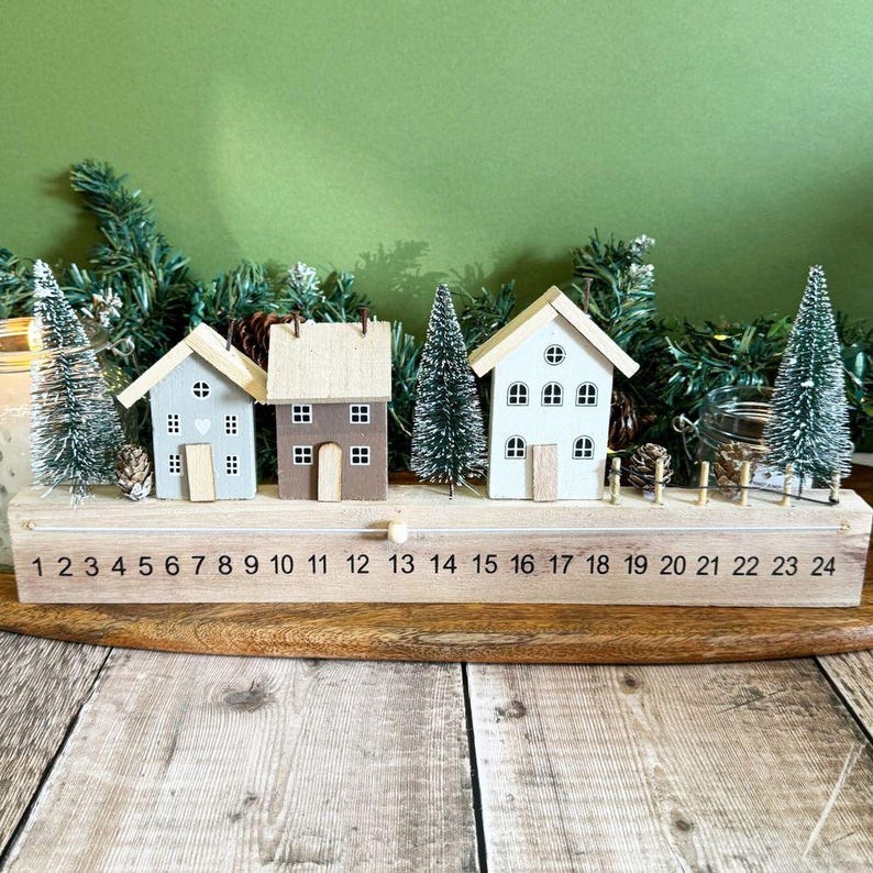 Christmas Rustic House Slider Advent Countdown © LuckandLuck | etsy.com