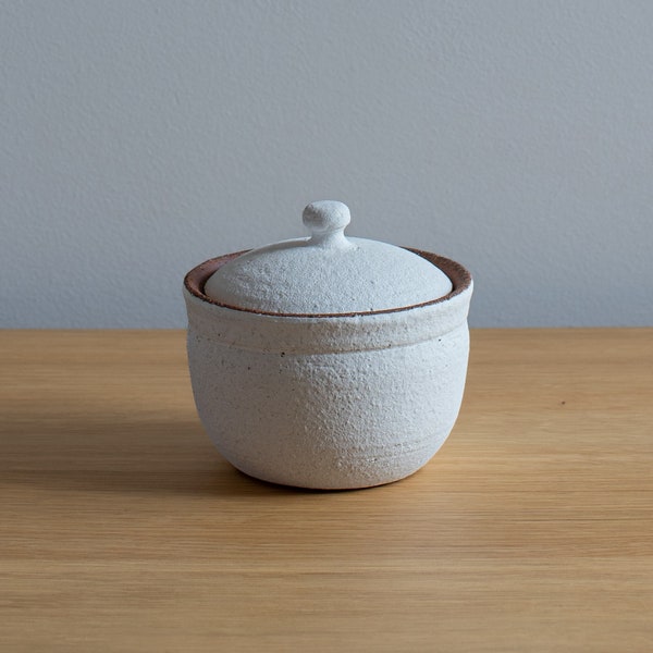 Japanischer Salztopf aus Shigaraki-Keramik mit Deckel – Weiß (groß)