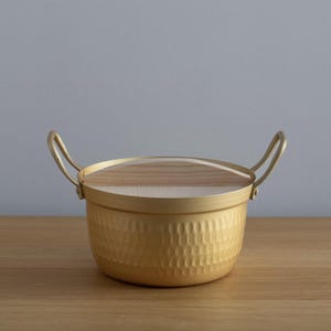 Aluminium Pot with Wooden Lid