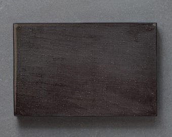 Plato rectangular japonés Kurotsuchi Haiyu