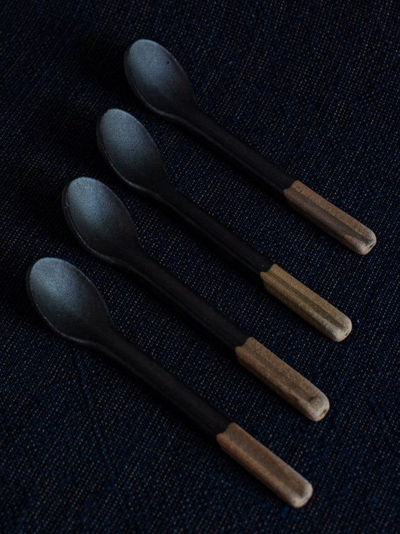 黒いセラミック製の器と木製スプーンセット セラミックスプーン - 黒錆 - Etsy 日本