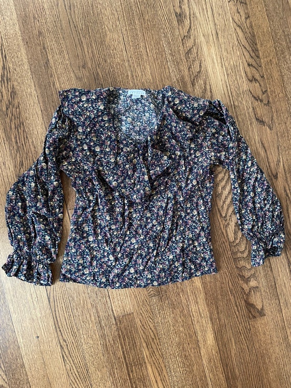 90’s floral ruffle top