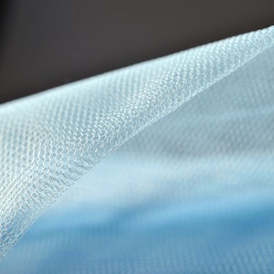 Tulle de mariage de Tulle dans le tissu moyen de décoration de tulle dur de tulle de tulle de rouleau