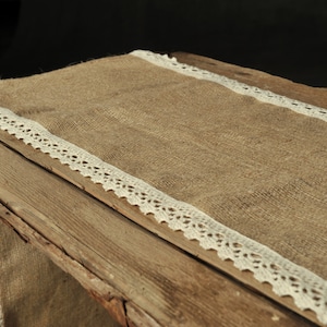 Corredor de arpillera Corredor de mesa de arpillera Corredor de boda Decoración de boda rústica Boda de arpillera Corredor rústico Ajuste de encaje Shabby Chic Arpillera natural