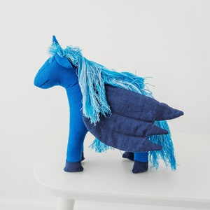 Fair Trade Pegasus, geflügeltes Pferd, al buraq, fliegendes Pferd Kuscheltier, Mitternachtblau
