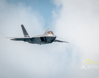 US F-22 Raptor Aircraft Flying